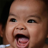 strahlendes Babygesicht